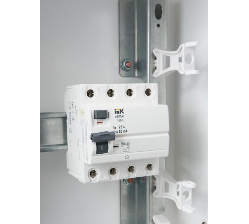 Выключатель дифференциальный (УЗО) R10N 4P 25А 30мА тип AC ARMAT  AR-R10N-4-025C030  IEK