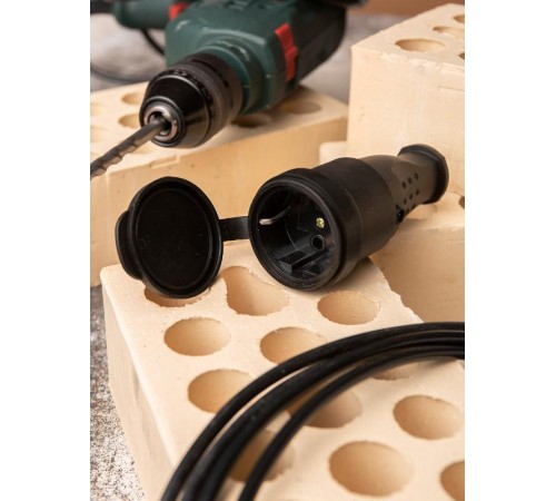 Розетка переносная с защитной крышкой каучуковая 230В 2P+PE 16A IP44 EKF PROxima  RPS-012-16-230-44  EKF