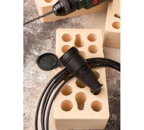 Розетка переносная с защитной крышкой каучуковая 230В 2P+PE 16A IP44 EKF PROxima  RPS-012-16-230-44  EKF