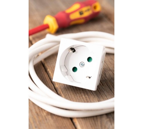 Розетка 45х45 PRO, с заземлением, белая , 45 град  E6MR16-028-10-45  EKF