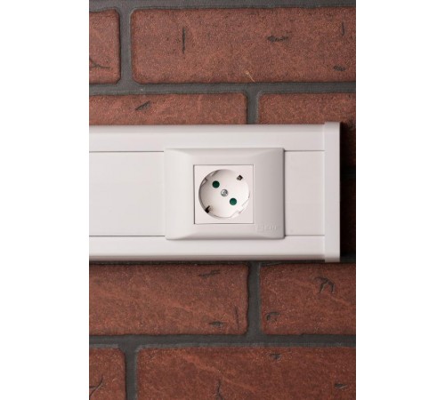 Розетка 45х45 PRO, с заземлением, белая , 45 град  E6MR16-028-10-45  EKF