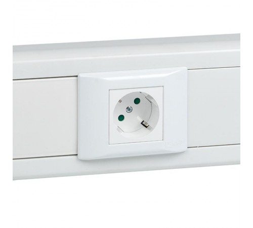 Розетка 45х45 PRO, с заземлением, белая , 45 град  E6MR16-028-10-45  EKF