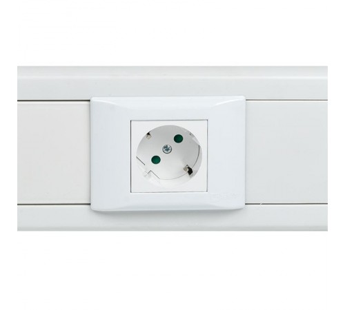 Розетка 45х45 PRO, с заземлением, белая , 45 град  E6MR16-028-10-45  EKF