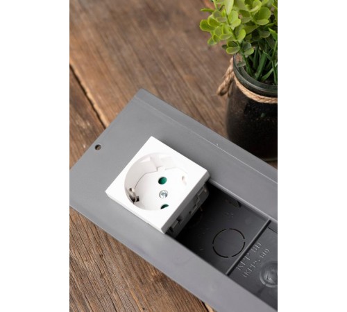 Розетка 45х45 PRO, с заземлением, белая , 45 град  E6MR16-028-10-45  EKF