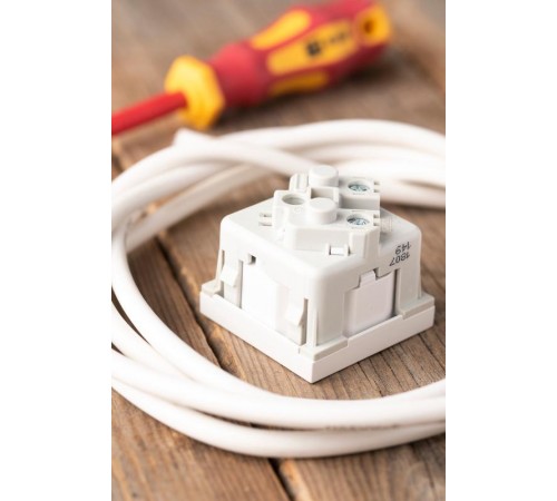 Розетка 45х45 PRO, с заземлением, белая , 45 град  E6MR16-028-10-45  EKF