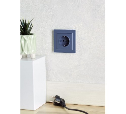 BRITE Розетка с заземлением со шторками 16А РС14-1-0-БрМ маренго  BR-R14-16-K35  IEK