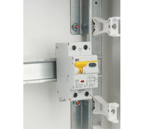 Выключатель автоматический дифференциального тока АВДТ 32 1п+N 16А B 10мА тип A  MAD22-5-016-B-10  IEK