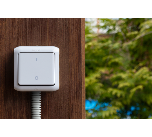 Quteo Серый Выключатель двухполюсный IP44  782339  Legrand