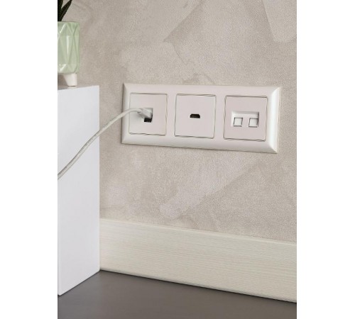 BRITE Рамка 3-ая РУ-3-Бр бежевый/жемчуг  BR-M32-12-1-K10  IEK