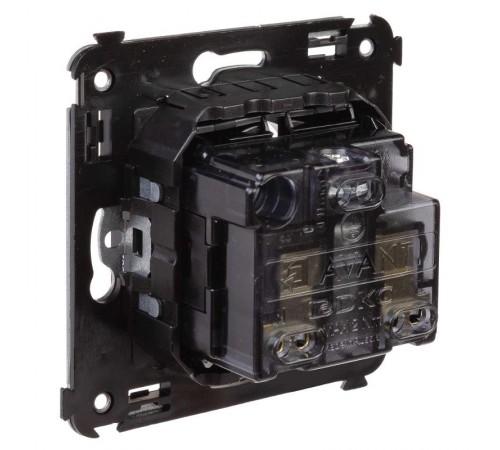 Розетка в стену, 2P+E, с з/ш, "Avanti", "Черный квадрат"  4402003  DKC