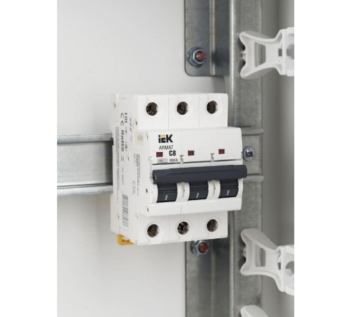 Выключатель автоматический трехполюсный M06N 3P C 8А 6кА ARMAT  AR-M06N-3-C008  IEK