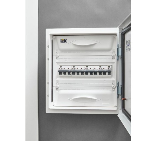 Выключатель автоматический трехполюсный M06N 3P C 8А 6кА ARMAT  AR-M06N-3-C008  IEK