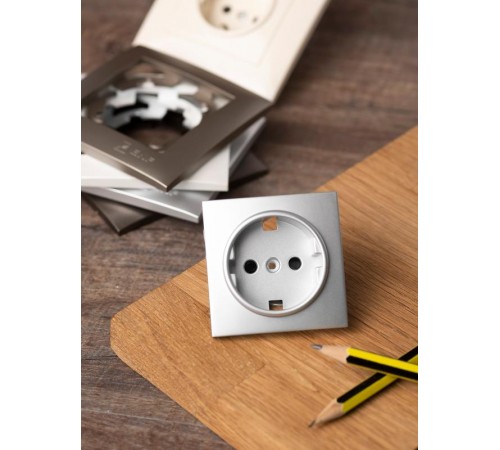 Валенсия лицевая панель розетки 1-местной с/з 16А сталь с защ. штор. EKF PROxima   ESR16-L-028-30   EKF