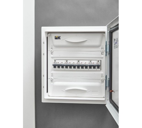 Выключатель автоматический трехполюсный M10N 3P D 8А 10кА ARMAT  AR-M10N-3-D008  IEK