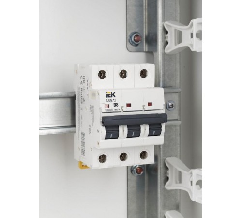 Выключатель автоматический трехполюсный M10N 3P D 8А 10кА ARMAT  AR-M10N-3-D008  IEK