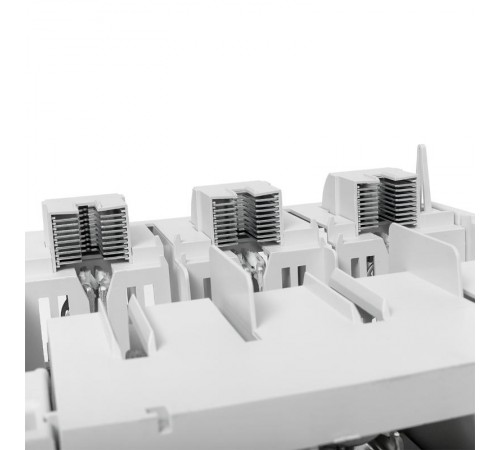 Выключатель-разъединитель УВРЭ v2 630А с дополнительным контактом (NO+NC) откидного типа под предохранители ППН (габ.3) uvre2-630EKF