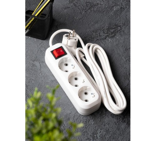 Удлинитель "Эксперт"  3 гнезда 5 метров 16А/3,5кВт с выключателем и заземлением ПВС 3х1 EKF PROxima  UBA16-310-3-05i  EKF