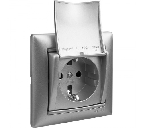 Valena Алюминий Розетка 1-ая с/з с крышкой  770122  Legrand