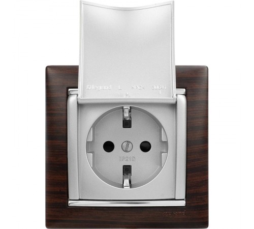 Valena Алюминий Розетка 1-ая с/з с крышкой  770122  Legrand