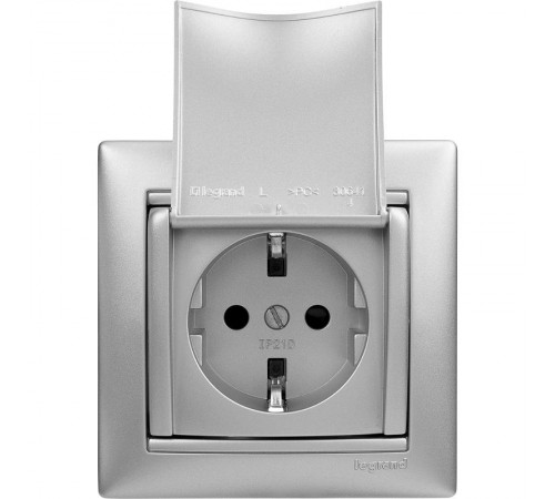 Valena Алюминий Розетка 1-ая с/з с крышкой  770122  Legrand