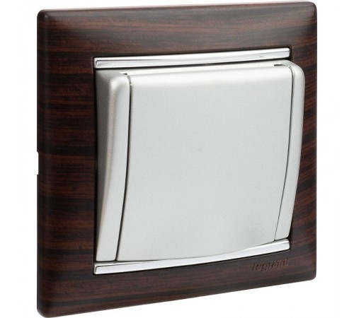 Valena Алюминий Розетка 1-ая с/з с крышкой  770122  Legrand