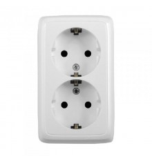 Розетка открытой установки, двухместная, с заземляющим контактом, с изолирующей пластиной, цвет белый  РА16-153  HEGEL