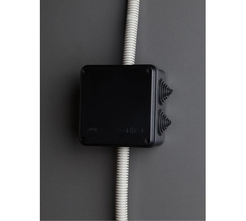 Коробка расп. КМ41234 100х100х50мм IP55 6 вв. черная  UKO11-100-100-050-K02-55  IEK