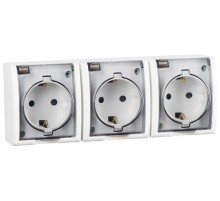 Simon 15 Белый Розетка тройная с/з Schuko, с крышкой полупрозрачной, IP54, 16А 250В, винт. зажим  1594437-030  Simon