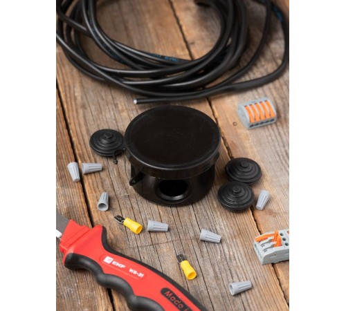 Коробка распределительная КМР-040-038 с крышкой (65х40) 4 мембр. Ввода чёрная IP54  plc-kmr-040-038-b  EKF