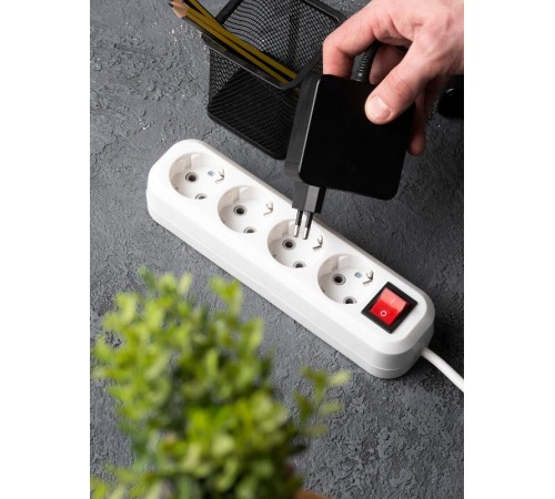 Удлинитель "Эксперт"  4 гнезда 5 метров 16А/3,5кВт с выключателем и заземлением ПВС 3х1 EKF PROxima  UBA16-310-4-05i  EKF