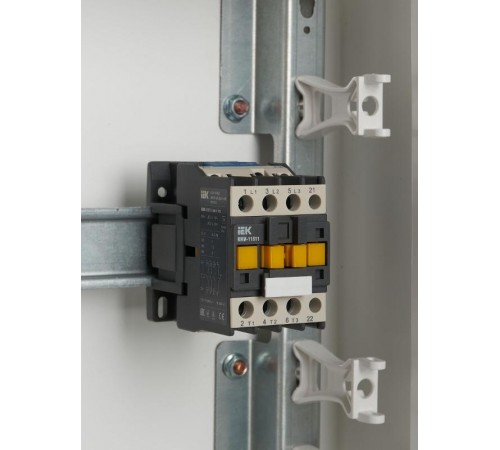 Контактор КМИ-11811 18А  230В/АС3 1НЗ   KKM11-018-230-01  IEK