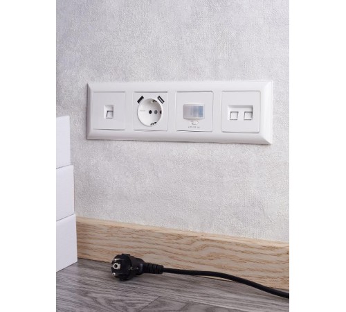 BRITE Рамка 4-ая РУ-4-Бр белый/белый  BR-M42-12-K01  IEK