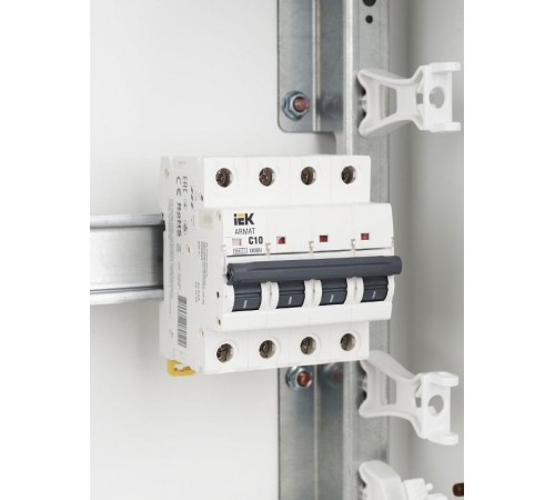 Выключатель автоматический четырехполюсный M06N 4P C 10А 6кА ARMAT  AR-M06N-4-C010  IEK