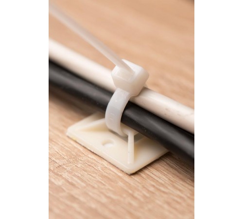 Площадка самоклеющаяся 40х40мм (упак 100 шт) EKF PROxima  plc-40x40  EKF