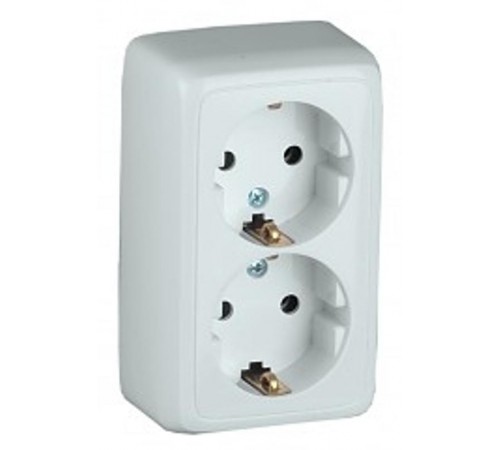 Розетка открытой установки, двухместная, с заземляющим контактом, со шторками, с изолирующей пластиной, цвет белый  РА16-154  HEGEL