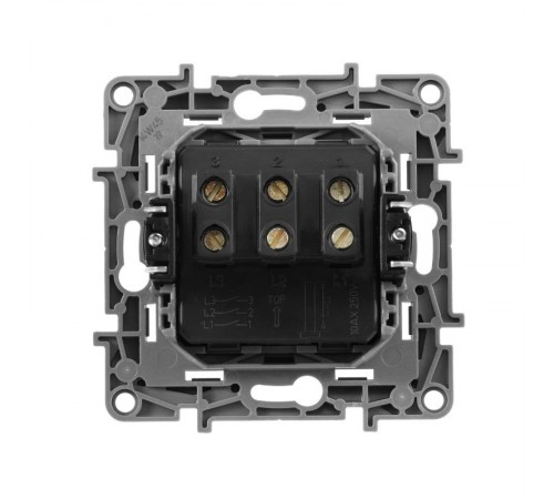 Etika Алюминий Выключатель 3-клавишный, 10А, автозажимные клеммы  672413  Legrand