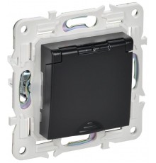 SKANDY Розетка 1-местная с заземлением с защитными шторками и крышкой 16А IP44 SK-R11Bl черный   SK-R16-16-44-K02  IEK