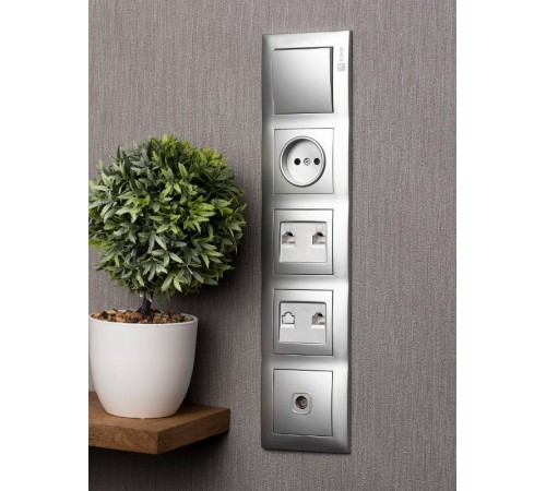 Валенсия Рамка 5-местная сталь  EWM-G-305-30  EKF