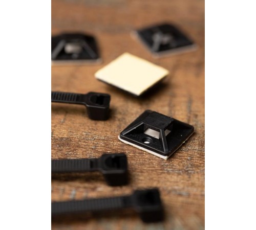 Площадка самоклеящаяся (25х25мм.) черная (100шт.)  plc-25x25-b  EKF