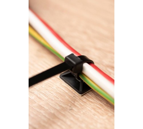 Площадка самоклеящаяся (25х25мм.) черная (100шт.)  plc-25x25-b  EKF