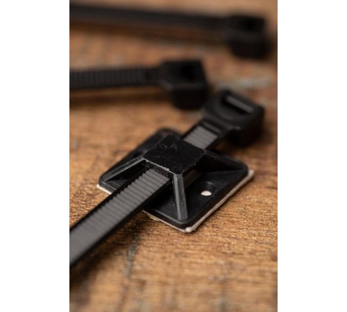 Площадка самоклеящаяся (25х25мм.) черная (100шт.)  plc-25x25-b  EKF