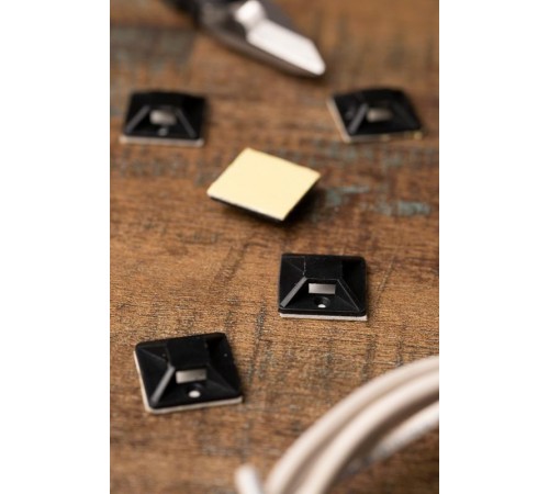 Площадка самоклеящаяся (25х25мм.) черная (100шт.)  plc-25x25-b  EKF