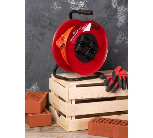 Удлинитель на катушке "Гефест 2.0" 4 гнезда 30м с заземлением и предохранителем ПВС 3*1,5 16А/3,5кВт IP44 PROxima  UKA02-16-R315-4-30-IP44  EKF