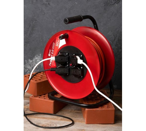 Удлинитель на катушке "Гефест 2.0" 4 гнезда 30м с заземлением и предохранителем ПВС 3*1,5 16А/3,5кВт IP44 PROxima  UKA02-16-R315-4-30-IP44  EKF