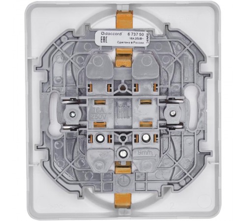 Inspiria Белый Розетка 2-ая с заземлением С/У 16А с рамкой  673750  Legrand