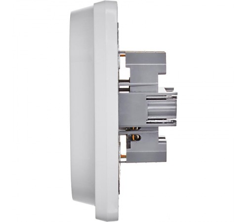 Inspiria Белый Розетка 2-ая с заземлением С/У 16А с рамкой  673750  Legrand