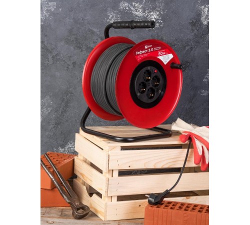 Удлинитель на катушке "Гефест 2.0" 4 гнезда 50м с заземлением и предохранителем КГ 3*2,5 16А/3,5кВт PROxima  UKG02-16-R325-4-50  EKF