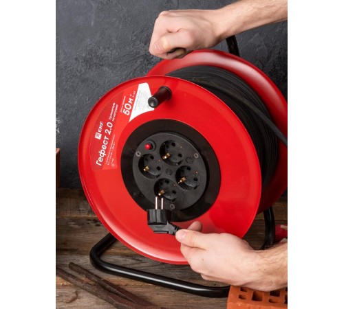 Удлинитель на катушке "Гефест 2.0" 4 гнезда 50м с заземлением и предохранителем КГ 3*2,5 16А/3,5кВт PROxima  UKG02-16-R325-4-50  EKF