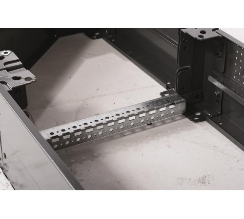 Траверс цоколя - для шкафов Altis шириной/глубиной 500 мм  047692  Legrand