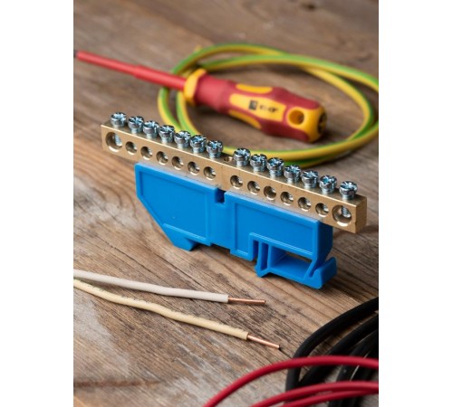 Шина "0" (8х12мм.) 125А 14 отверстий изолятор на DIN-рейку латунь EKF PROxima  sn0-125-14-d  EKF